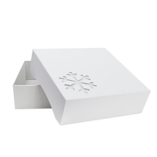 Świąteczne pudełko na prezent karbowane białe z białą śnieżynką